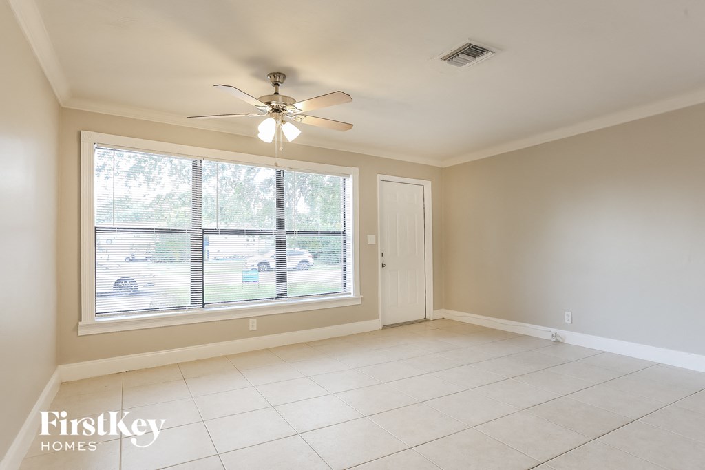 2411 NE 10th Avenue 3 Beds House for Rent - Photo Gallery 3