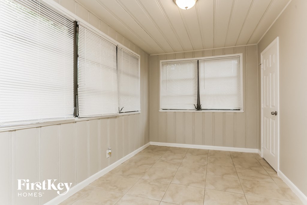 2411 NE 10th Avenue 3 Beds House for Rent - Photo Gallery 7