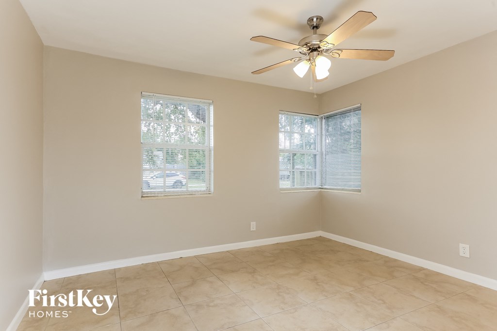 2411 NE 10th Avenue 3 Beds House for Rent - Photo Gallery 8