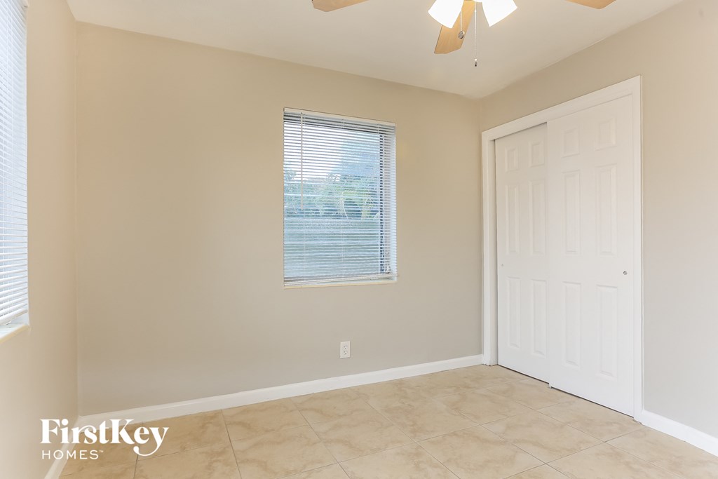 2411 NE 10th Avenue 3 Beds House for Rent - Photo Gallery 9