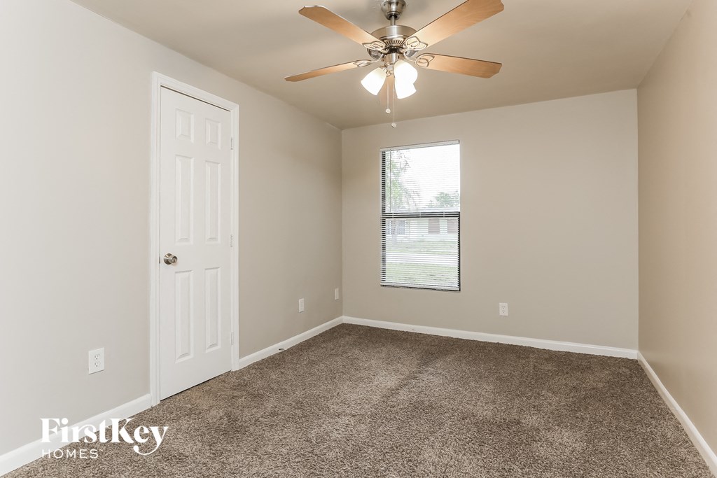 2411 NE 10th Avenue 3 Beds House for Rent - Photo Gallery 12