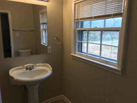 2422 South Hairston Road 3 Beds Apartment for Rent