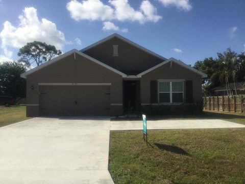 2472 SE Floresta Drive 4 Beds Apartment for Rent