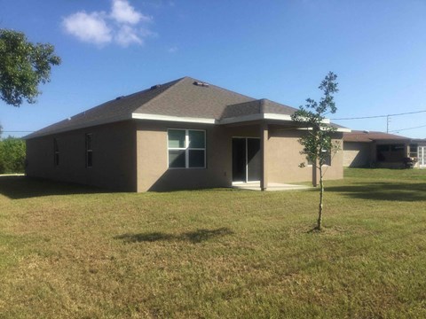 2472 SE Floresta Drive 4 Beds Apartment for Rent