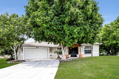2513 SW 1St Terrace 3 Beds Apartment for Rent