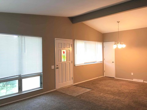 2560 Pheasant 3 Beds Apartment for Rent