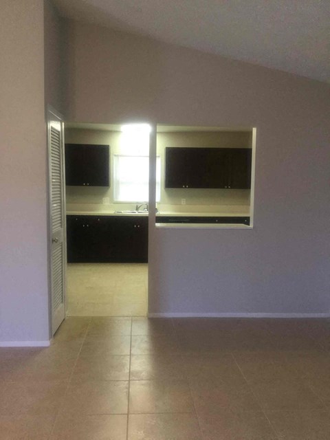 2561 SE Jackson St 3 Beds Apartment for Rent