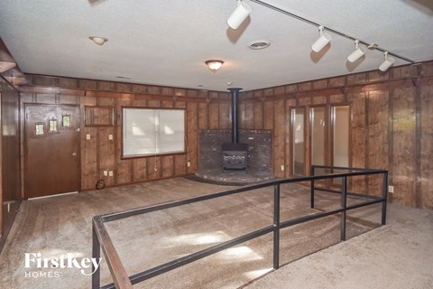 2561 Mcarthur Drive 3 Beds Apartment for Rent