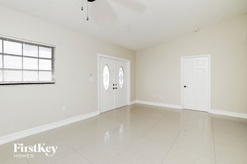 2601 W 71st Place 3 Beds House for Rent - Photo Gallery 4