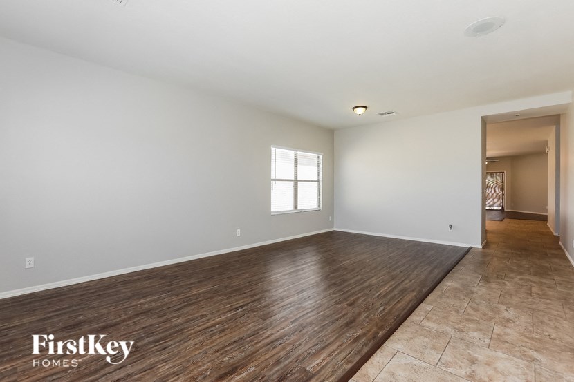 the living room is clean and ready to move into the new home