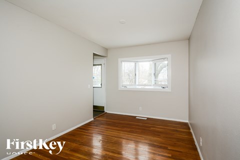 2718 Westminster 3 Beds Apartment for Rent