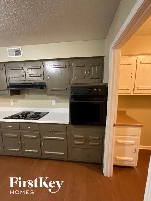 2776 Ravenwood Drive 4 Beds Apartment for Rent