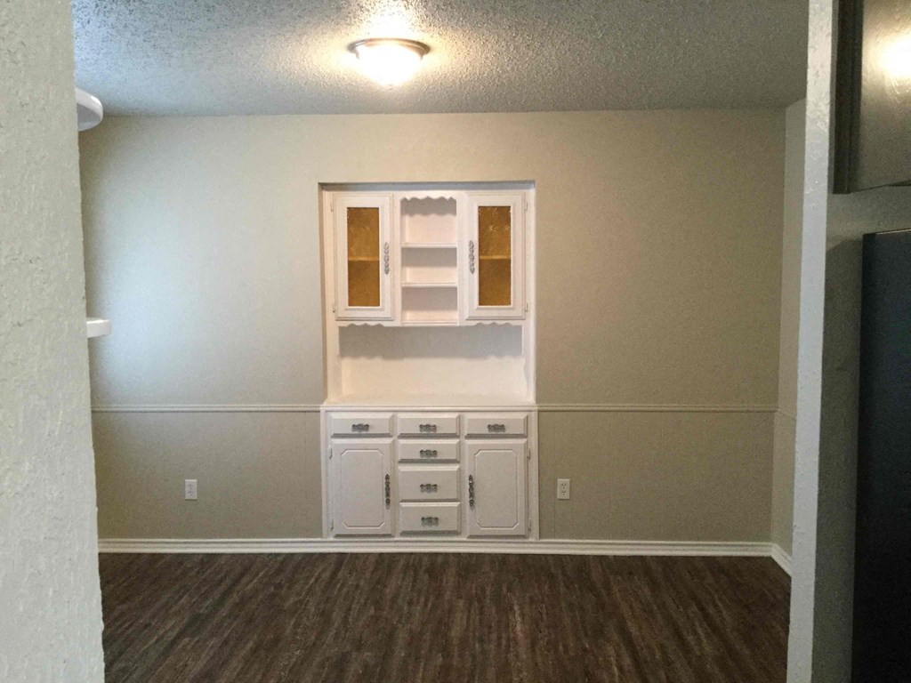 A laundry room with a washer and dryer.