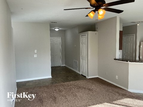 2978 N. Chamberlain 4 Beds Apartment for Rent