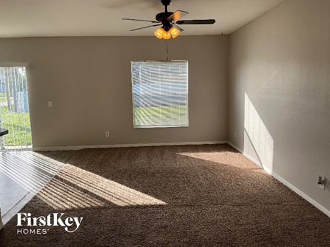 2978 N. Chamberlain 4 Beds Apartment for Rent