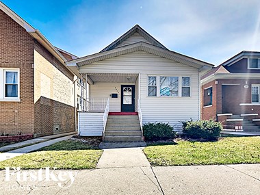 3013 N Neenah Ave 3 Beds Apartment for Rent