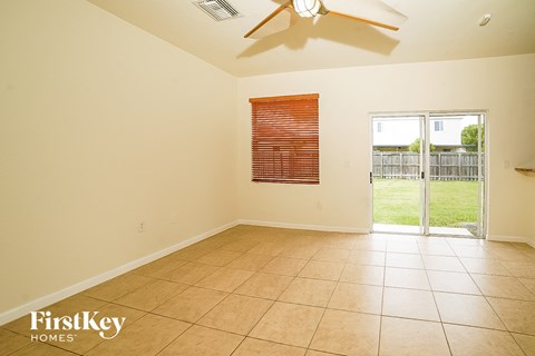 3069 Se 5 Drive 4 Beds Apartment for Rent