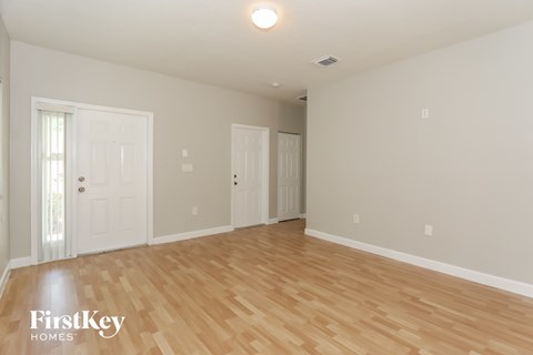 3168 Ne 4 Street 5 Beds Apartment for Rent