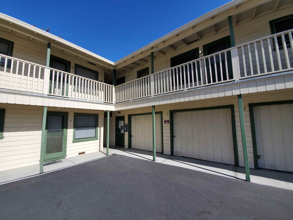 675 Johanna Avenue 1 Bed Apartment for Rent - Photo Gallery 8