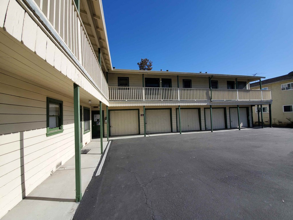 675 Johanna Avenue 1 Bed Apartment for Rent - Photo Gallery 1