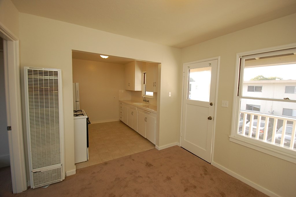 675 Johanna Avenue 1 Bed Apartment for Rent - Photo Gallery 4