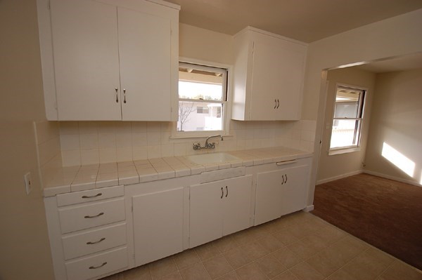 675 Johanna Avenue 1 Bed Apartment for Rent - Photo Gallery 2