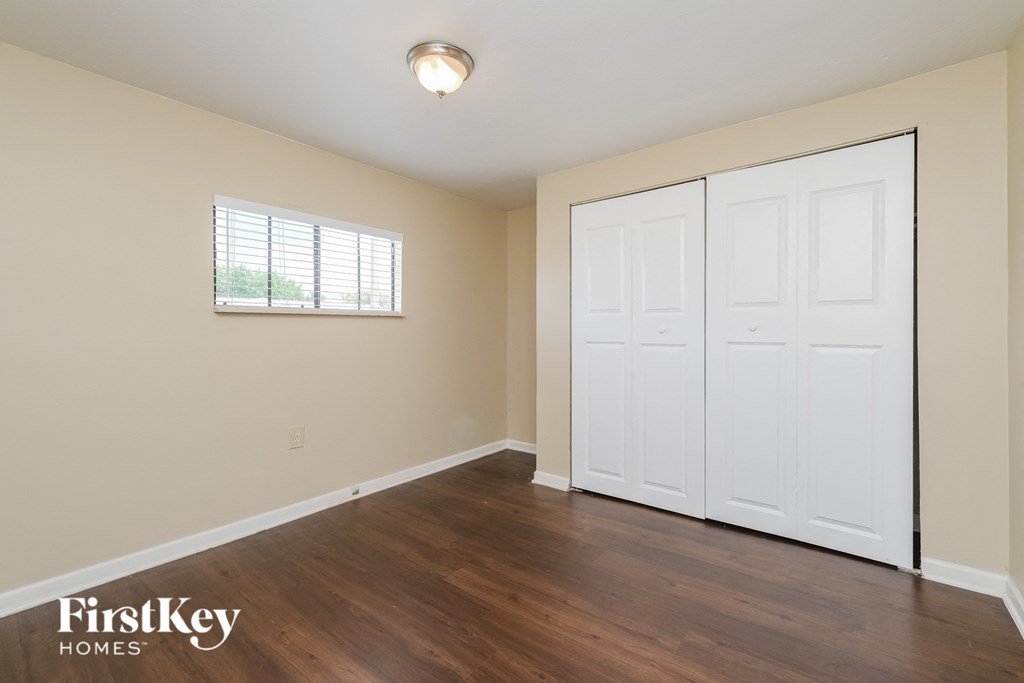 A room with a sliding door and a window.