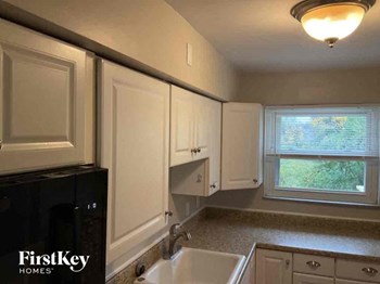 3325 Robinet Dr. 4 Beds House for Rent - Photo Gallery 5