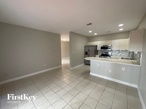 3432 Ne 3 Drive 5 Beds Apartment for Rent