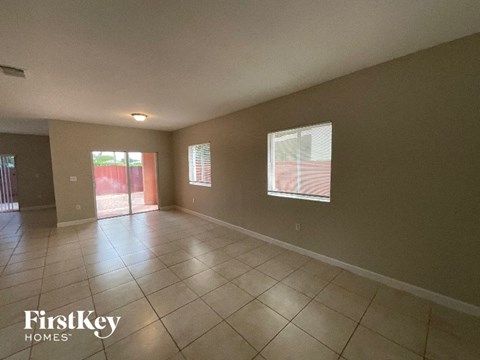 3432 Ne 3 Drive 5 Beds Apartment for Rent