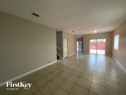 3432 Ne 3 Drive 5 Beds Apartment for Rent
