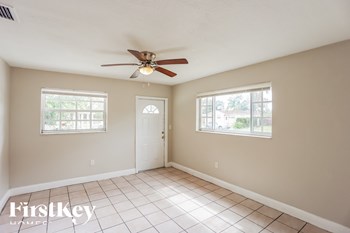 3451 NW 209 Ter 4 Beds House for Rent - Photo Gallery 4