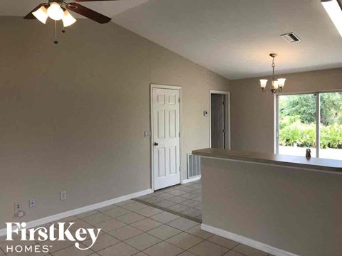 3600 19 ST SW 3 Beds Apartment for Rent