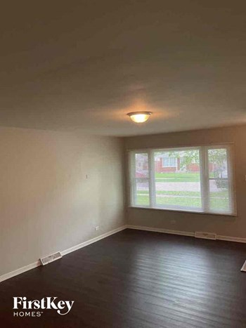 3732 153rd Street 3 Beds House for Rent - Photo Gallery 4