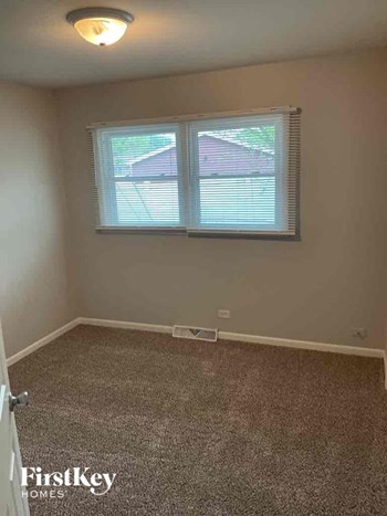 3732 153rd Street 3 Beds House for Rent - Photo Gallery 6