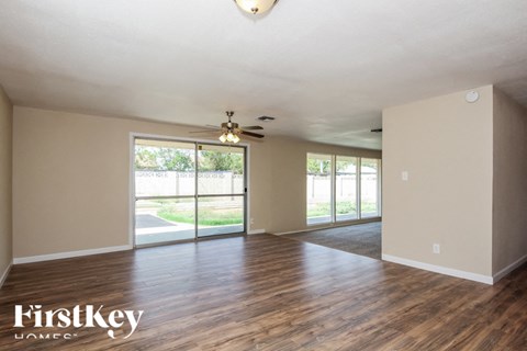 3826 W GRISWOLD Rd 4 Beds Apartment for Rent