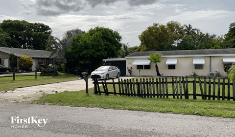 3907 Coconut Rd 2 Beds Apartment for Rent