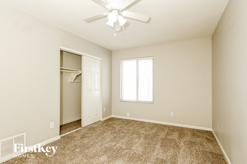 the master bedroom has a closet and a ceiling fan