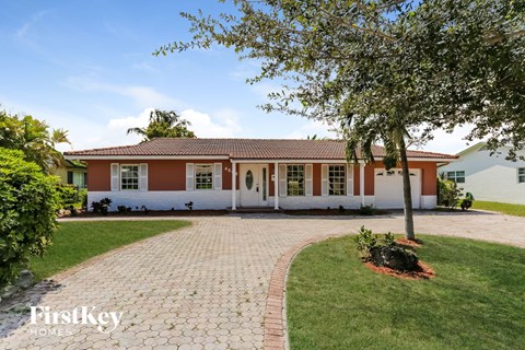 4006 NW 76 Avenue 4 Beds Apartment for Rent