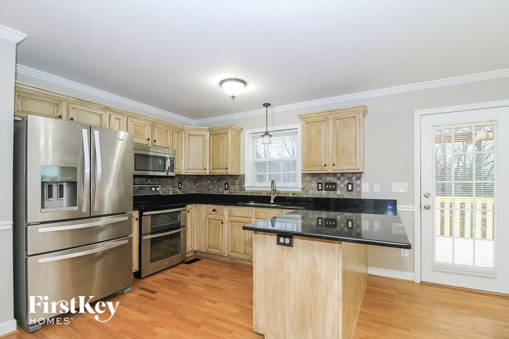 4025 Lofter Court Studio House for Rent - Photo Gallery 6