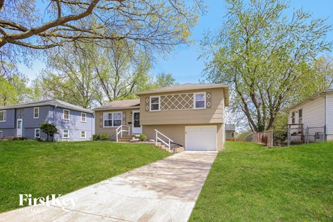 4135 N Jackson Ave 3 Beds Apartment for Rent