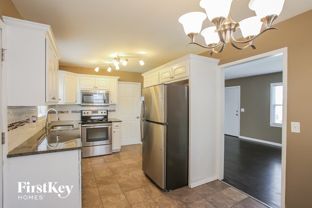 4135 N Jackson Ave 3 Beds House for Rent - Photo Gallery 6