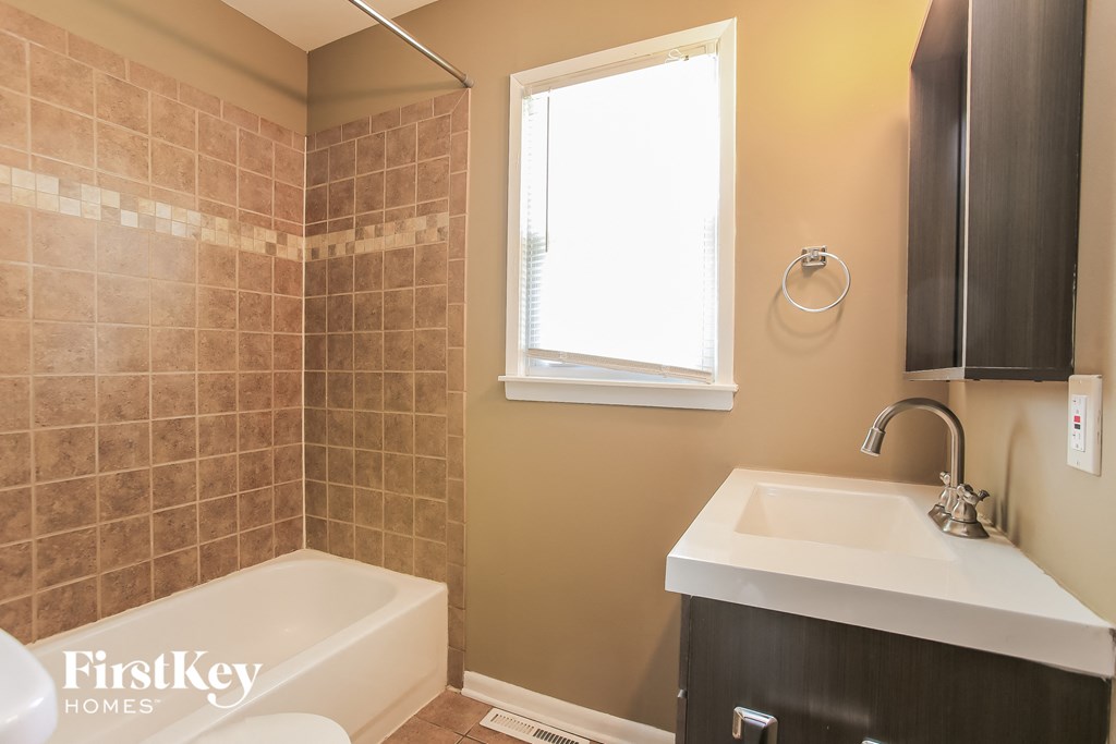 4135 N Jackson Ave 3 Beds House for Rent - Photo Gallery 13