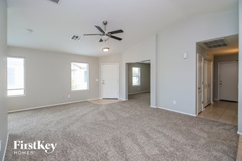 4182 E Tanzanite Ln 3 Beds House for Rent - Photo Gallery 2