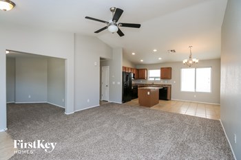4182 E Tanzanite Ln 3 Beds House for Rent - Photo Gallery 4