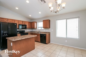4182 E Tanzanite Ln 3 Beds House for Rent - Photo Gallery 5