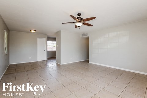4220 W CAVALIER Dr 3 Beds Apartment for Rent