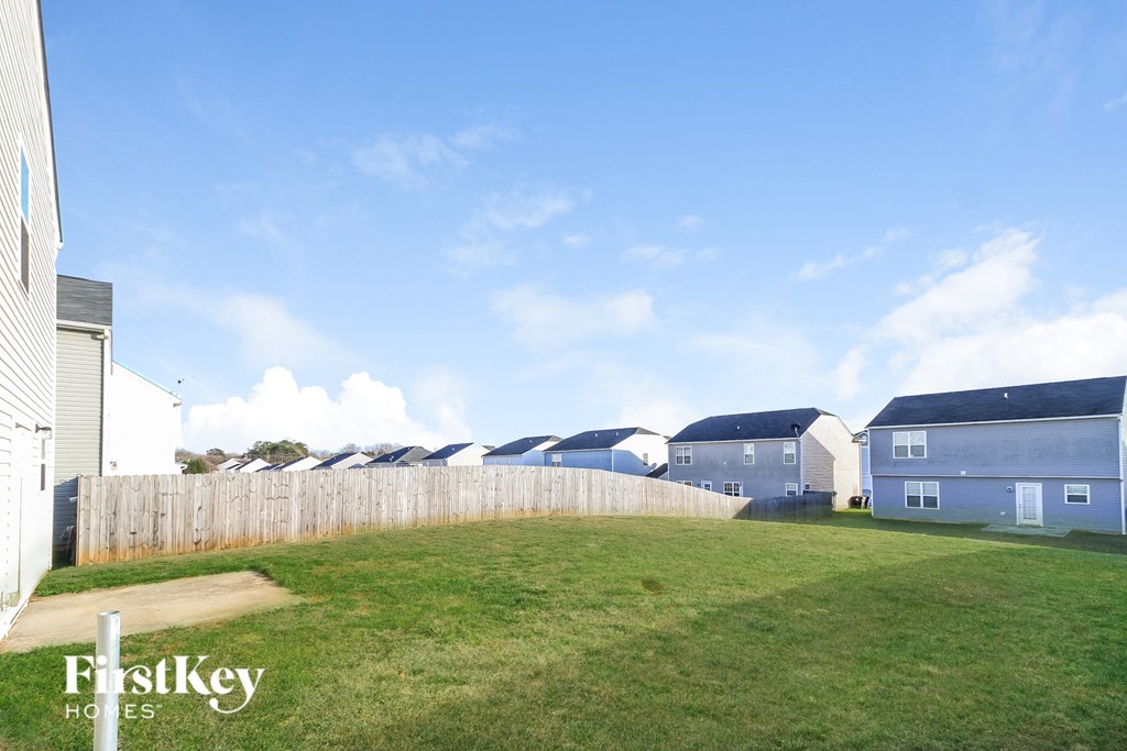a row of houses on the side of a fence