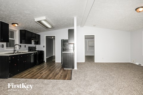 4638 N Richardt Ave 3 Beds Apartment for Rent