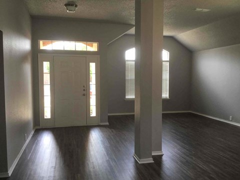 4715 CADILLAC Blvd 3 Beds Apartment for Rent
